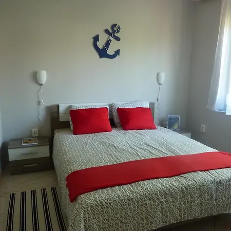 Partiszel A Fuke Yachtnal *